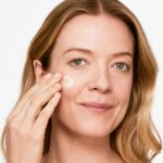 Clinique 3-Step Dramatically Different Moisturizing Hydrating Face Cream | Face Moisturizer For Dry Skin Types, 1.7 Fl Oz - Image 4