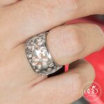 555Jewelry Stainless Steel Daisy Flowers Full Bloom Memorable Band Ring - Image 3