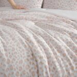 Betsey Johnson - Twin Comforter Set, Reversible & Buttery-Soft Faux Fur Bedding w/Matching Pillowcase, Medium Weight for Year Round Use, 2 Piece Bed Sets (Betsey's Leopard Beige) - Image 5