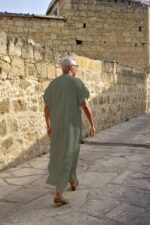 COOFANDY Men's V-Neck Linen Robe Short Sleeve Kaftan Thobe Long Gown Casual Shirt for Beach, Summer - Image 4